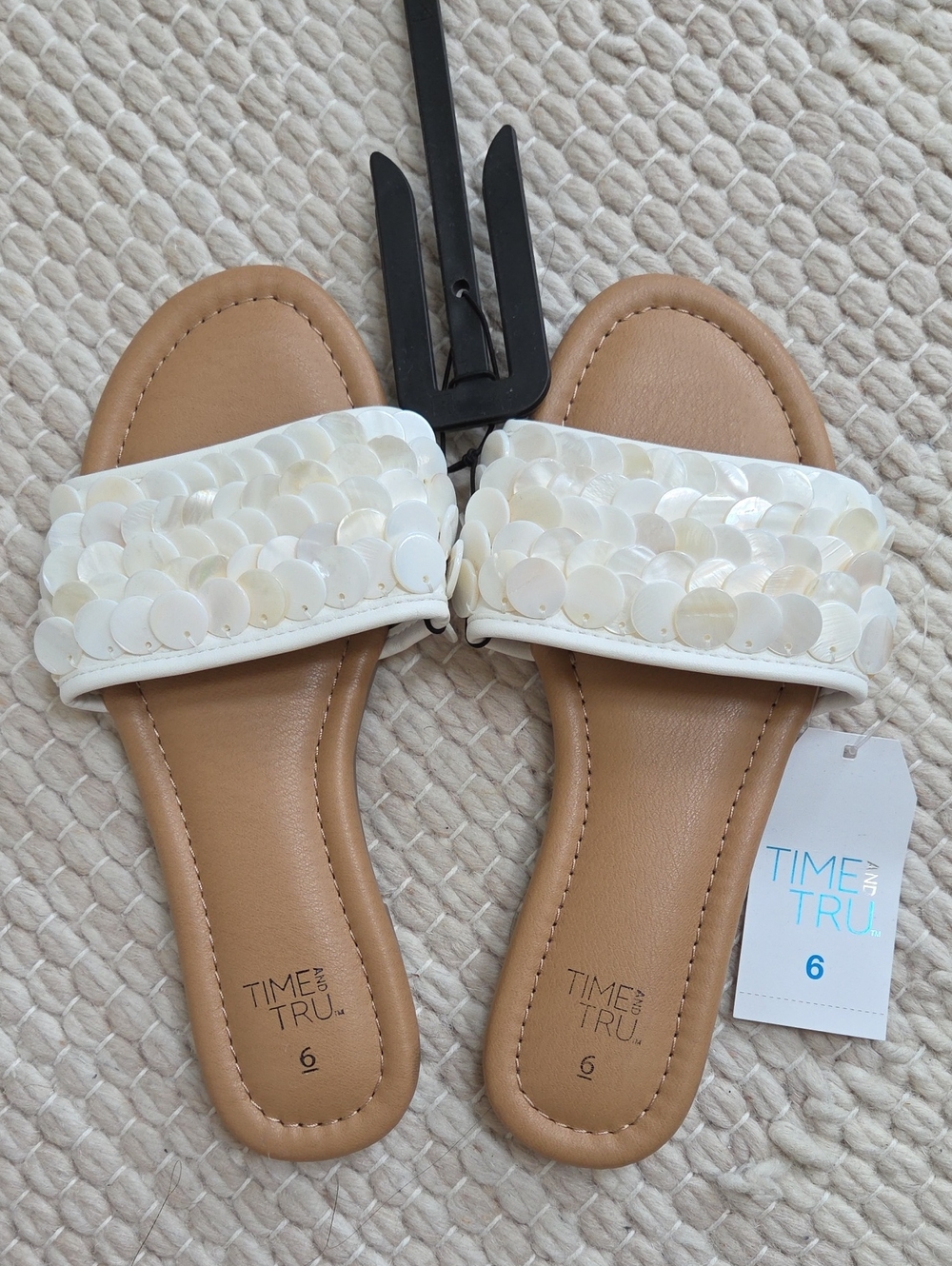 Time and Tru White Sequin Shell Slide Sandals Tan Footbed Size 6 NWT